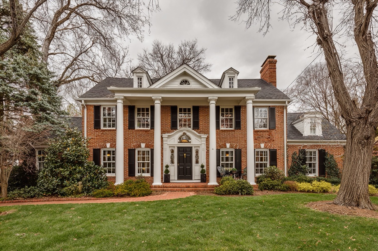 Colonial style home in Virginia being sold during divorce proceedings