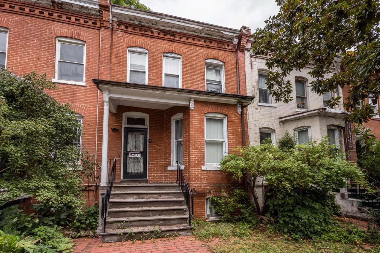 foreclosure house washington dc rowhouse exterior